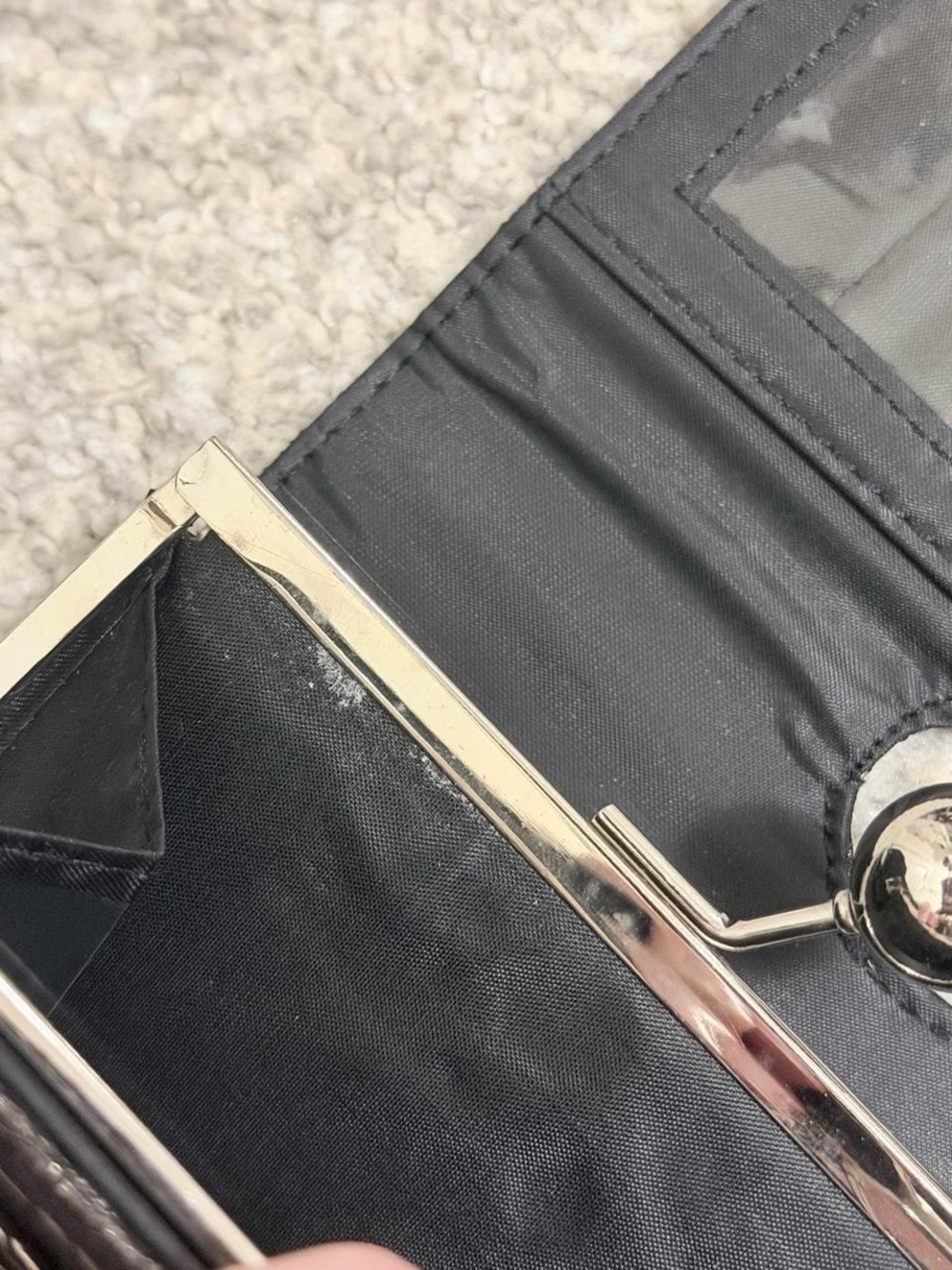 Metallic Lace Kiss Lock Wallet - Picture 7 of 8
